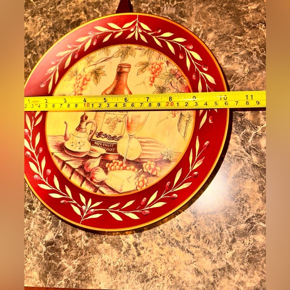Chardonnay 10” decorative plate with stand included. Pet/smoke free home. - Picture 3 of 5